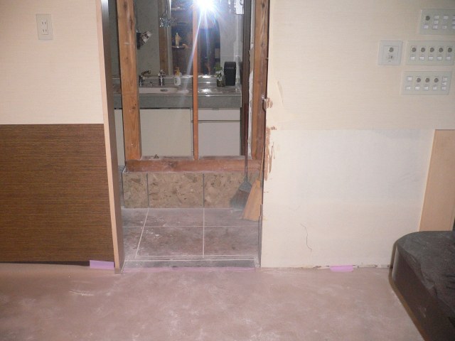 群馬館林　店舗改装　解体中